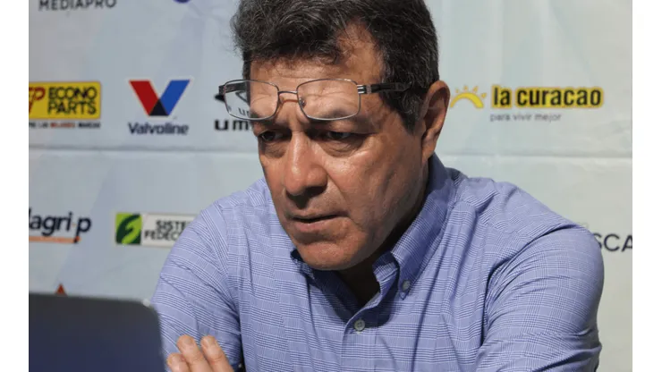 El Salvador: Hugo Pérez reveló sorpresiva convocatoria preliminar para enfrentar a Perú.