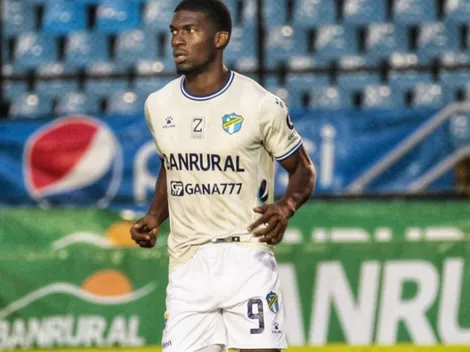 Azarías Londoño participó en dos jugadas de gol en su debut [VIDEO]