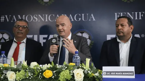 Gianni Infantino prometió apoyar la construcción del Estadio Nacional de Fútbol.