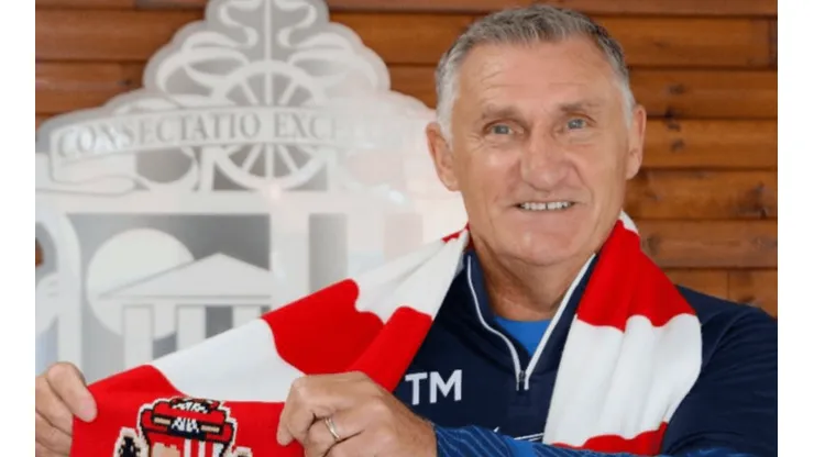 Jewison Bennette tiene nuevo técnico en el Sunderland con experiencia en Premier League.