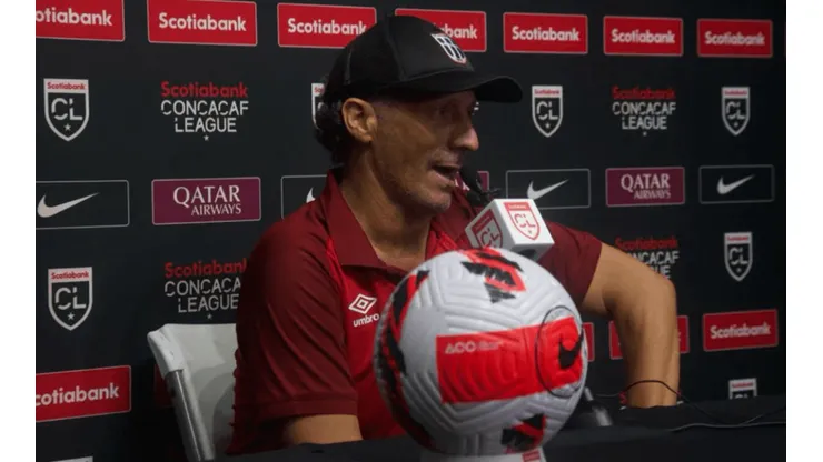 Pedro Troglio elogió la serie entre Olimpia y Municipal: "Me recordó noches de Copa Libertadores".