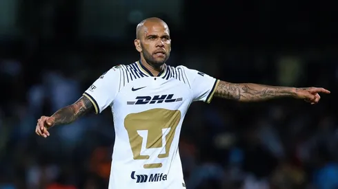Dani Alves recibió abucheos en México y respondió de manera contundente