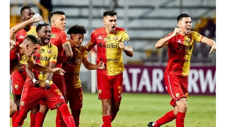 Herediano venció en penales al Pacific FC de Canadá y avanzó a cuartos de final (CSH)