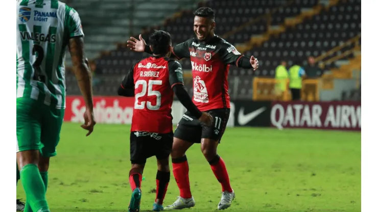 Alex López brilla en triunfo de Alajuelense ante Alianza FC con golazo y dos asistencias [VIDEO]