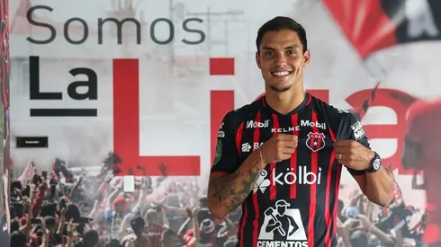 Oficial: Alajuelense anuncia el fichaje de un seleccionado de El Salvador.