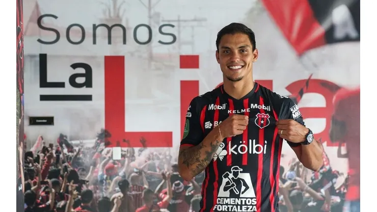 Oficial: Alajuelense anuncia el fichaje de un seleccionado de El Salvador.