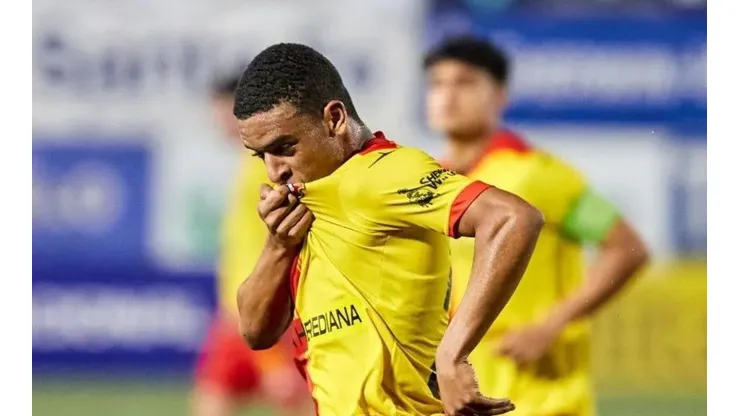 Elogios para Jewison Bennette: "Se lo merece y tiene capacidad para triunfar en Sunderland".