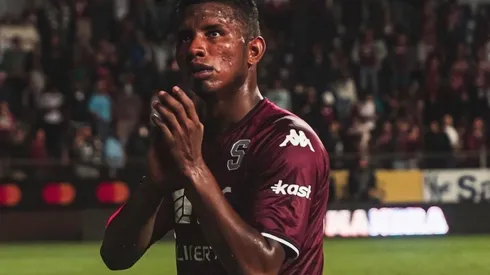 Fidel Escobar recibe elogios en Costa Rica