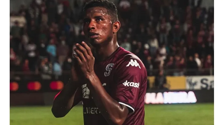 Fidel Escobar recibe elogios en Costa Rica