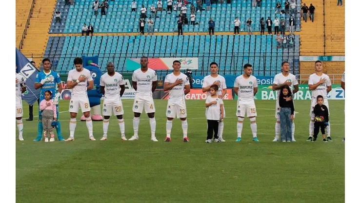 Comunicaciones presenta su nueva indumentaria