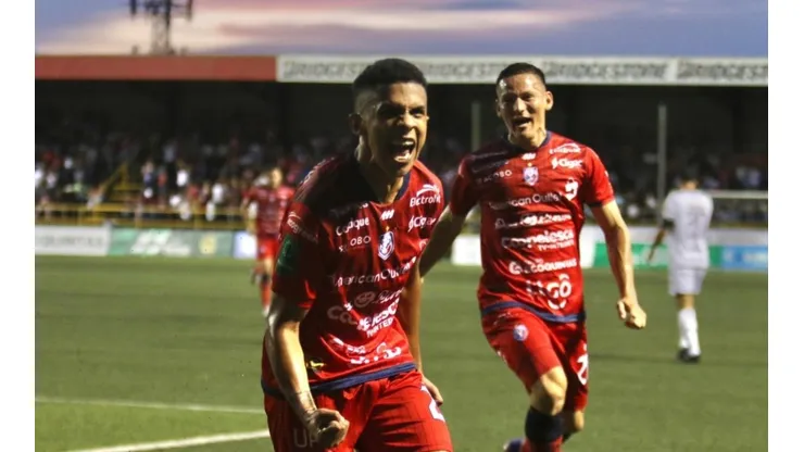 San Carlos venció contundentemente a Saprissa (ADSC)