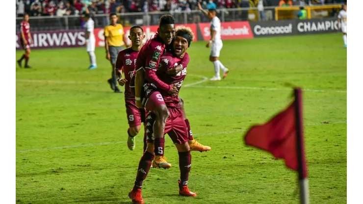 Bolaños sufrió un desgarro en su pantorrilla derecha y estará fuera por alrededor de 1 mes (Saprissa)