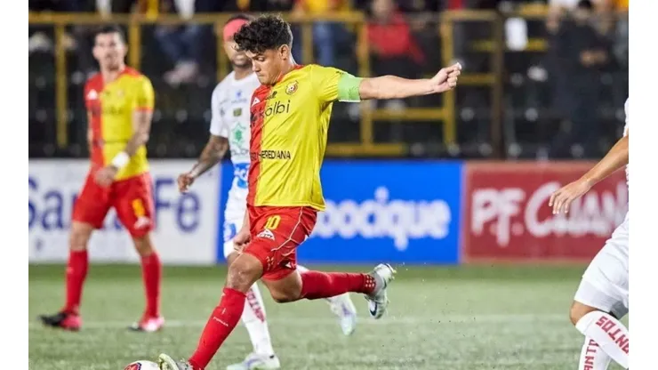 Yeltsin Tejeda, capitán florense (CSH)