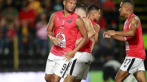 Rolando Blackburn recibe críticas en Alajuelense
