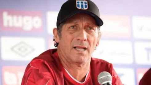 Pedro Troglio se queja del calendário de Olimpia