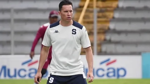 Bryan Oviedo finalmente partirá al exterior y no jugará con el Saprissa (Saprissa)
