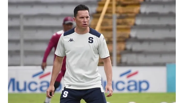 Bryan Oviedo finalmente partirá al exterior y no jugará con el Saprissa (Saprissa)