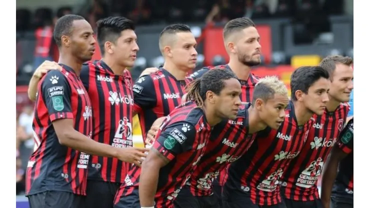 Histórico jugador califica de "preocupante" los fracasos de Alajuelense.