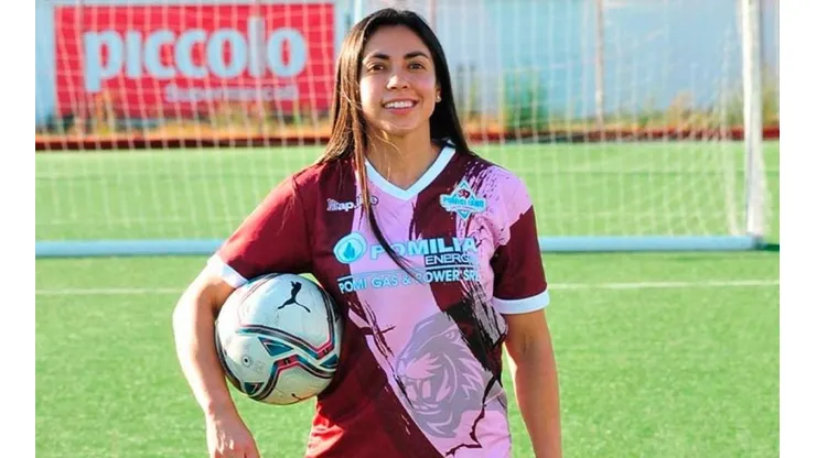 Ana Lucía Martínez es presentada en su nuevo equipo