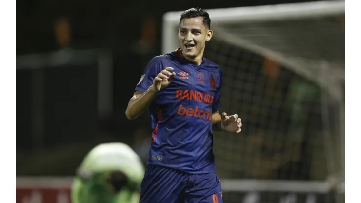 Municipal golea sin problemas a Atlético Vega Real [VIDEO]