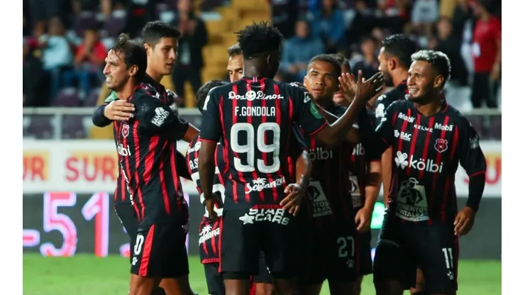 Alajuelense deberá dejar a uno de sus extranjeros en las gradas (LDA)