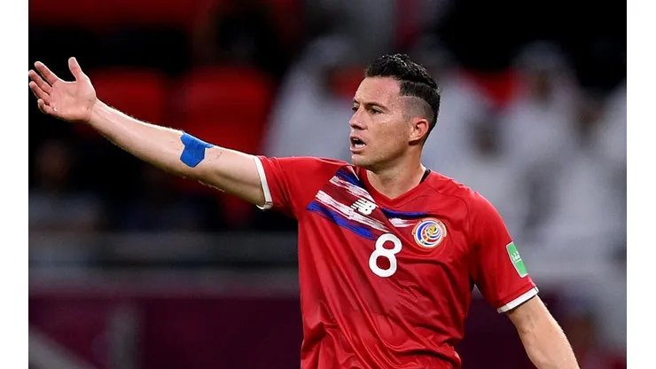 Oficial: Bryan Oviedo se integra a Saprissa pero bajo un inédito "preacuerdo".