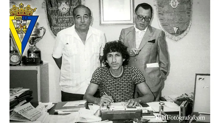 Cádiz publica emotivo video a 40 años del fichaje del Mágico González