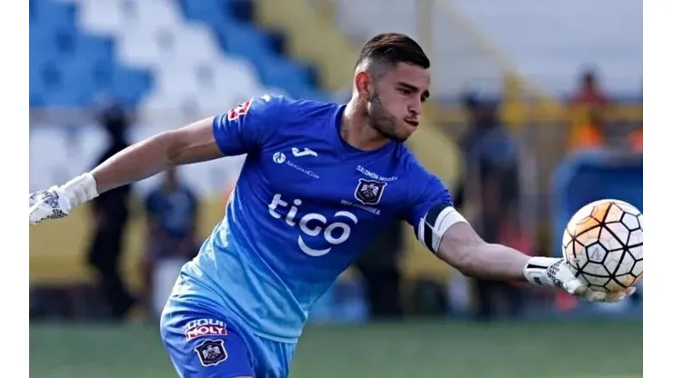 Benji Villalobos, arquero del Águila, envió un aviso a Alajuelense