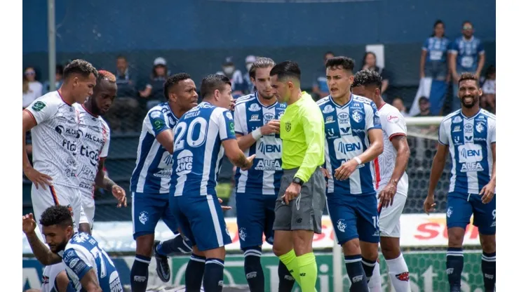 Cartaginés volvió a perder, esta vez ante Puntarenas FC y tras el juego se suscitó tremendo encontronazo entre equipos (PFC)