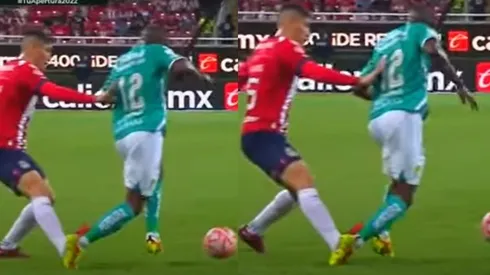 Joel Campbell recibió una patada en la Liga MX que casi lo deja sin Mundial [VIDEO]