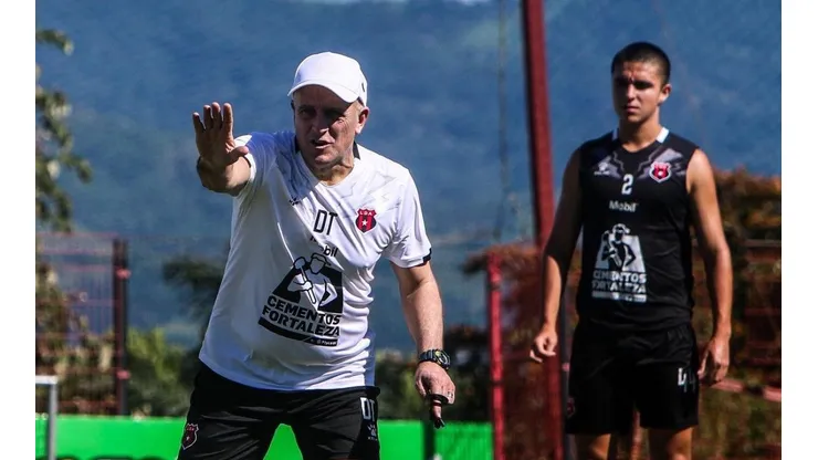 Fabián Coito envía mensaje al asumir una institución "tan prestigiosa" como Alajuelense.
