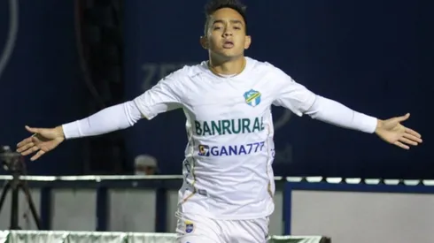 Oscar Santis está molesto con Comunicaciones