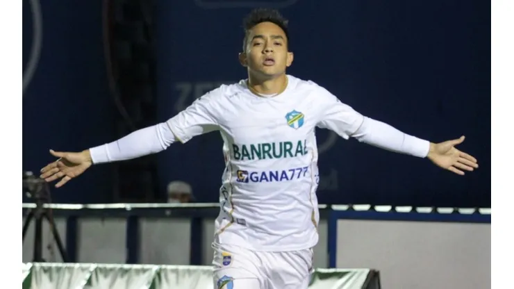 Oscar Santis está molesto con Comunicaciones