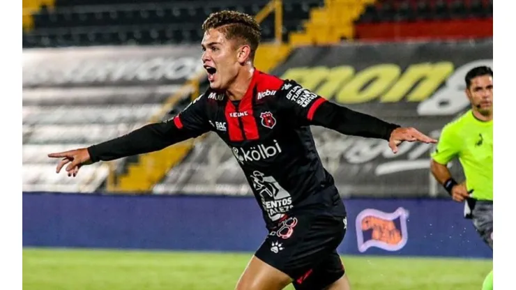 Brandon Aguilera debe regresar a Alajuelense