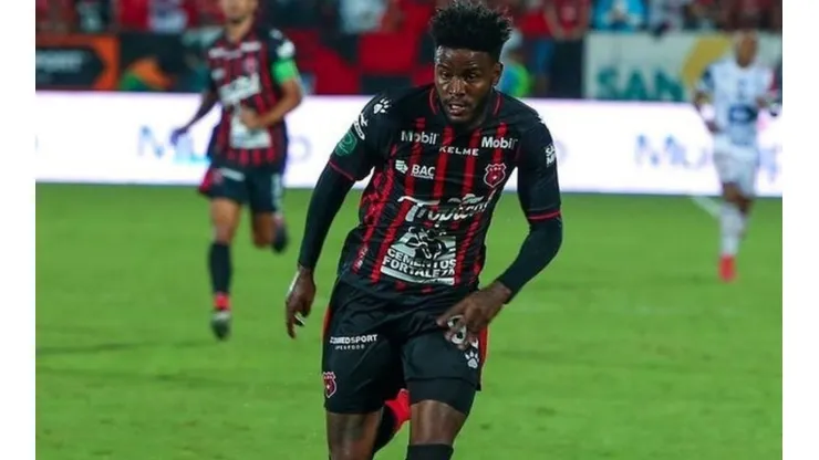 Freddy Góndola maneja ofertas en el mercado
