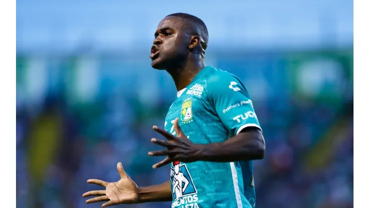 Joel Campbell anotó su primer gol de la temporada con León ante Pumas.