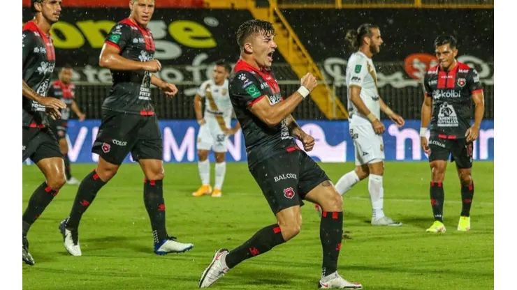 Fenán Faerron criticó fuertemente a su exequipo tras el fracaso ante Cartaginés, pero el masajista manudo le contestó con todo (LDA)