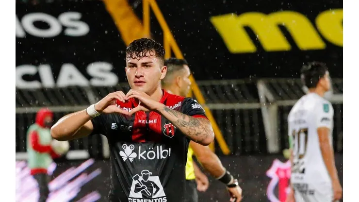 Fernán Faerrón le tiró a Alajuelense tras fracasar la Gran Final ante Cartaginés.