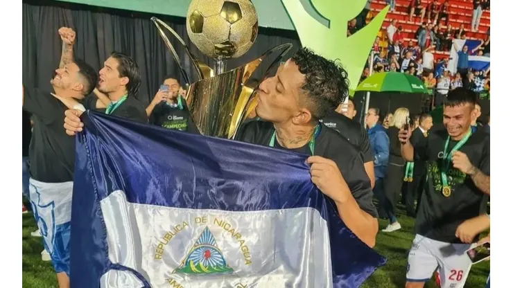 Byron Bonilla denunció que UNAFUT no le permitía celebrar con la bandera de Nicaragua.