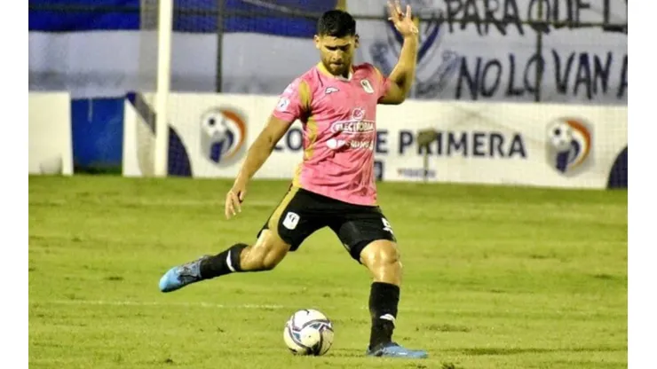 José Pinto se despide del futbol de Paraguay