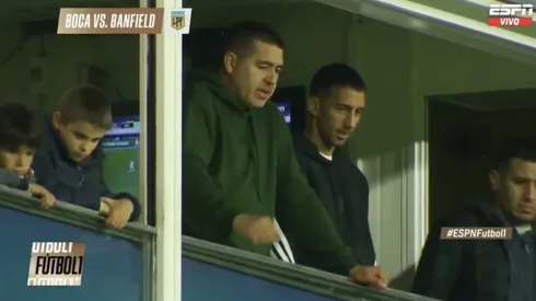 Mariano Torres compartió con Juan Román Riquelme en partido de Boca Juniors.