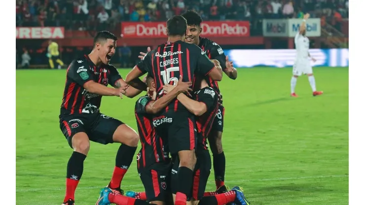 Alajuelense busca cerrar el fichaje de un extranjero ex Saprissa.