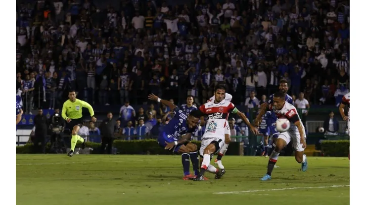 Cartaginés saca ventaja en la Gran Final ante Alajuelense y se acerca a su ansiado título.