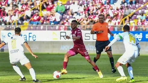 Víctor Medina continuará en Deportivo Saprissa