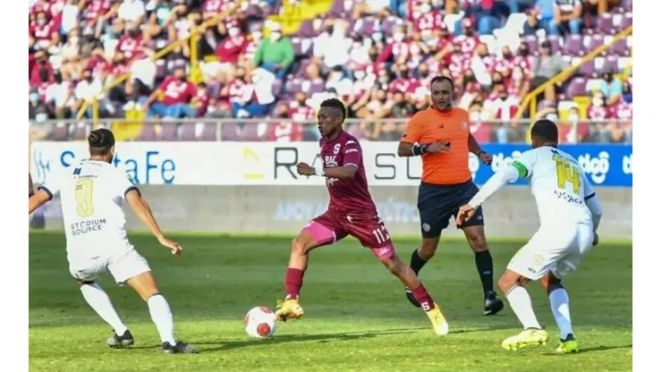 Víctor Medina continuará en Deportivo Saprissa