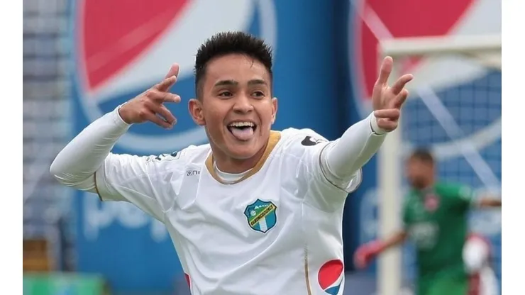 Oscar Santis seguirá en Comunicaciones