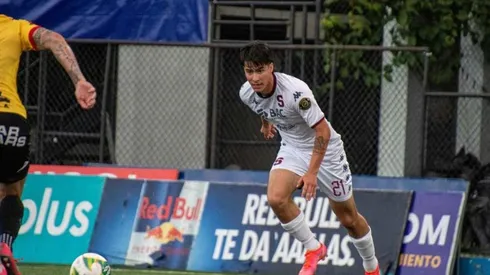 Jugador de Saprissa ataca al club: "No se puede exigir títulos si se entrena en canchas de fútbol 9".