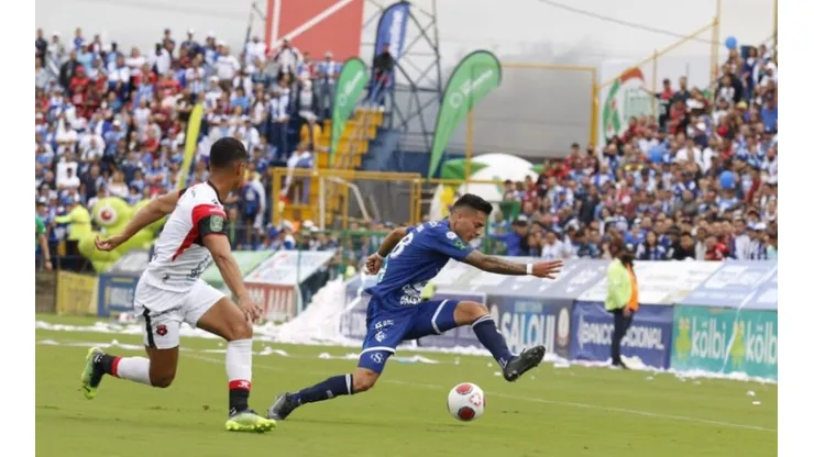 Cartaginés se mostró muy molesto con el arbitraje este domingo (CSC)