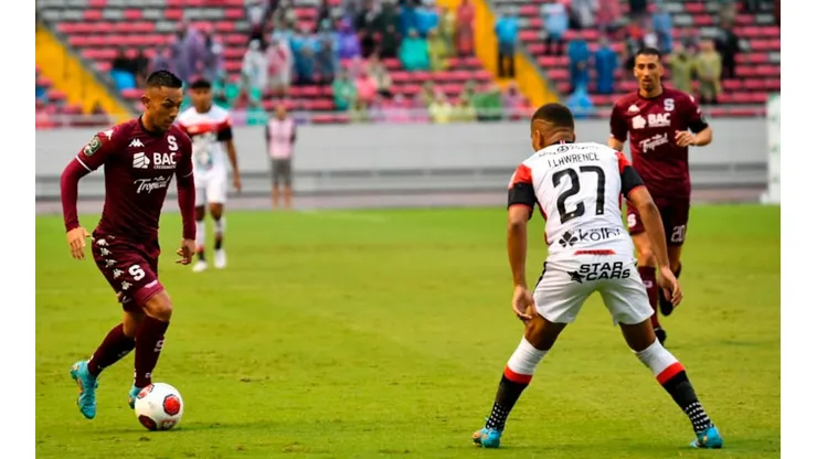 ¡Clásico igualado! Saprissa y Alajuelense empatan en la semifinal de ida.