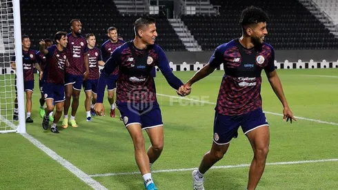 El seleccionado tico que confiesa tener problemas con su esposa por ver demasiado fútbol.